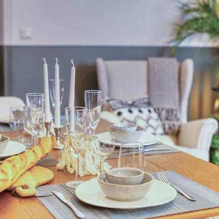 8 Rue Fleuriau Avec Cour Privative * La Rochelle (Charente-Maritime)