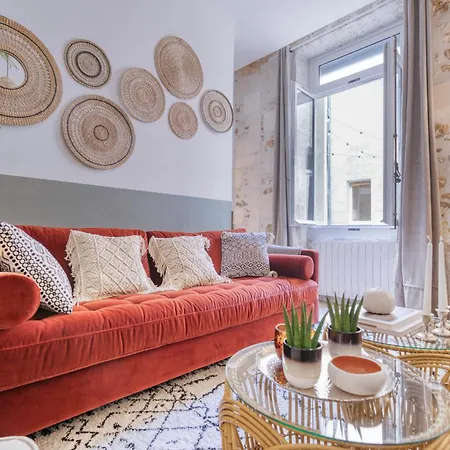 8 Rue Fleuriau Avec Cour Privative La Rochelle (Charente-Maritime)