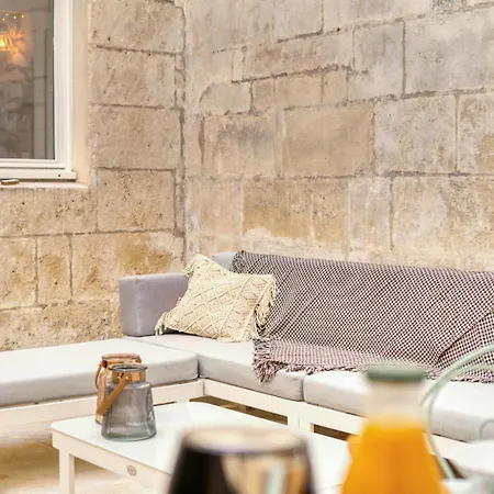 8 Rue Fleuriau Avec Cour Privative *